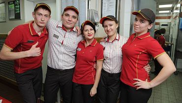Новости - В McDonald's запускают кампанию по найму людей старшего возраста