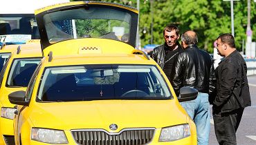 Новости - В Украине хотят взять под контроль работу таксистов