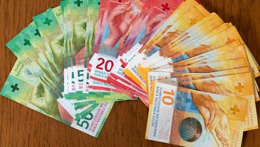 Новости - Украинцам советуют добавить к запасам доллара и евро еще и швейцарский франк