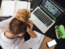 Статті - Цифровий стрес: як працівникам його уникнути?