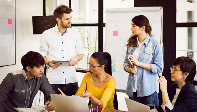 Статьи - Job shadowing (спостереження за роботою) - хороший спосіб отримати ідеальний старт своєї кар'єри