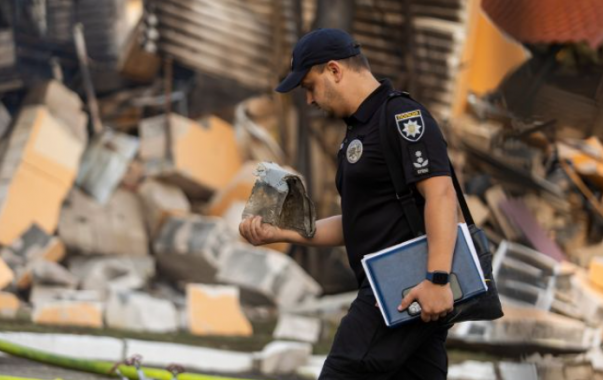 Новости - Рятувальникам і поліцейським підвищать зарплати: скільки платитимуть